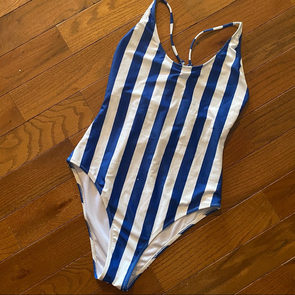 Cupshe swimsuit size M